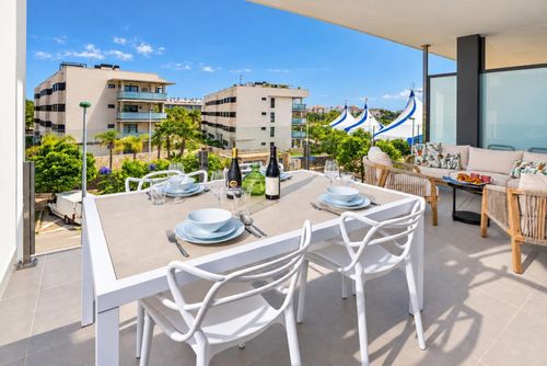 Apartamento Arenal Playa III: Jávea, Costa Blanca, España. Comedor al aire libre, Balcón/terraza y Restaurante