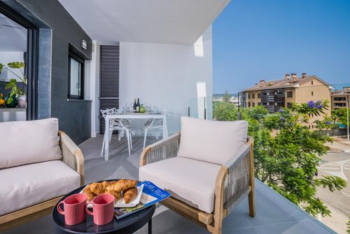 Arenal Playa III Modern and nice apartment with communal pool in Jávea, Costa Blanca, Spain for 4 people. The apartment is situated in a residential beach area, close to restaurants and bars, shops, supermarkets and a tennis court, 500 m from Arenal Beach, 3 km from Jávea old town and 0....