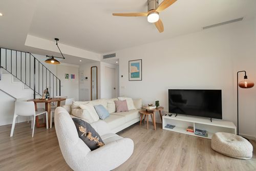 Altos Javea Penthouse moderne et confortable à Jávea, Costa Blanca, Espagne avec piscine commune pour 4 personnes. La maison est située dans un quartier urbain, à proximité de restaurants et bars, magasins et supermarchés, et à 2 km de la plage La Grava, Puerto, Jávea....