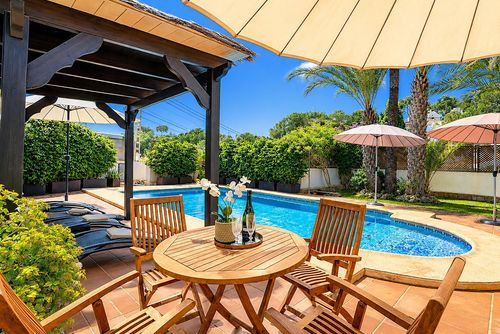 Villa Serenita 6 pax Wunderbare und klassische Villa mit privatem Pool in Moraira, Costa Blanca, Spanien für 6 Personen. Das Haus befindet sich in einem Wohngebiet am Strand, 500 Meter vom Strand El Portet und 0,5 km vom Mittelmeer entfernt....