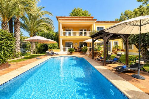 Villa Serenita 4 pax Wonderful and classic villa with private pool in Moraira, Costa Blanca, Spain for 4 persons. The house is situated in a residential beach area, 500 m from El Portet beach and 0....