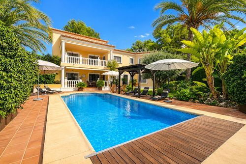 Villa Serenita 4 pax Wunderbare und klassische Villa mit privatem Pool in Moraira, Costa Blanca, Spanien, für 4 Personen. Das Haus befindet sich in einer Wohngegend am Strand, 500 m vom Strand El Portet und 0,5 km vom Mittelmeer entfernt....