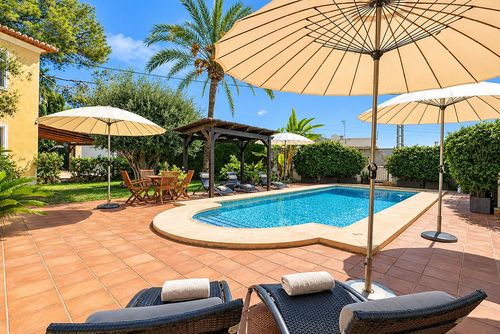 Villa Serenita 4 pax Wonderful and classic villa with private pool in Moraira, Costa Blanca, Spain for 4 persons. The house is situated in a residential beach area, 500 m from El Portet beach and 0....