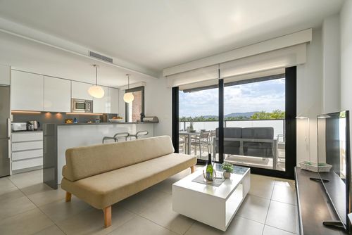 Apartamento Blue Arenal: Jávea, Costa Blanca, España. Piso principal y Cocina abierta