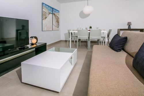 Blue Arenal Moderne und komfortable Wohnung in Xàbia, Costa Blanca, Spanien mit Gemeinschaftspool für 4 Personen. Die Wohnung liegt in einem Wohngebiet am Strand, in der Nähe von Restaurants und Bars, Geschäften, Supermärkten und einem Tennisplatz, 200 m vom Arenal-Strand und 0,2 km vom Mittelmeer entfernt....