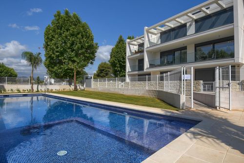 Brisa Marina Appartement moderne et confortable avec piscine commune à Jávea, Costa Blanca, Espagne pour 4 personnes. L'appartement est situé dans une zone résidentielle de plage, à proximité de restaurants et bars, boutiques, supermarchés et d'un court de tennis, à 200 mètres de la plage Montañar I et à 200 mètres de la mer Méditerranée....