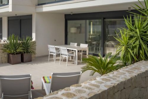 Brisa Marina Modern and comfortable apartment with communal pool in Javea, Costa Blanca, Spain for 4 persons. The apartment is situated in a residential beach area, close to restaurants and bars, shops, supermarkets and a tennis court, at 200 m from Montañar I beach and at 0....