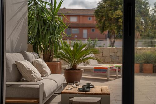 Brisa Marina Appartement moderne et confortable avec piscine commune à Jávea, Costa Blanca, Espagne pour 4 personnes. L'appartement est situé dans une zone résidentielle de plage, à proximité de restaurants et bars, boutiques, supermarchés et d'un court de tennis, à 200 mètres de la plage Montañar I et à 200 mètres de la mer Méditerranée....