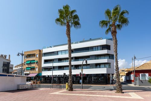 Elegance Aura Marina Maravilloso y lujoso apartamento en San Pedro del Pinatar, Costa Cálida, España para 6 personas. El apartamento está situado en un complejo vacacional, cerca de restaurantes y bares, tiendas y supermercados, y a 100 m de la playa....