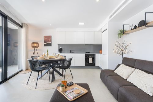 Elegance Aura Marina Maravilloso y lujoso apartamento en San Pedro del Pinatar, Costa Cálida, España para 6 personas. El apartamento está situado en un complejo vacacional, cerca de restaurantes y bares, tiendas y supermercados, y a 100 m de la playa....