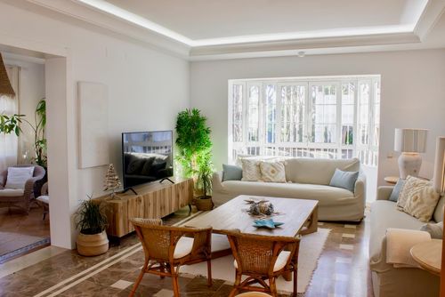 Aurora Roche Klassische und komfortable Villa mit privatem Pool in Conil de la Frontera, Costa de la Luz, Spanien für 12 Personen. Das Haus befindet sich in einem Wohngebiet am Strand, 1 km vom Strand Roche und 1 km vom Atlantischen Ozean entfernt....