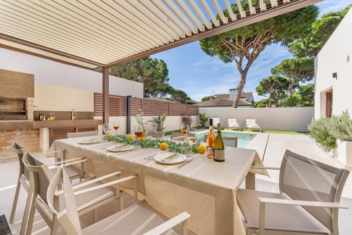 Poniente Modern and luxury villa with private pool in La Barrosa, Costa de la Luz, Spain for 10 persons. The villa is situated in a residential beach area, close to restaurants and bars, 500 m from the beach and 6 km from Chiclana de la Frontera....