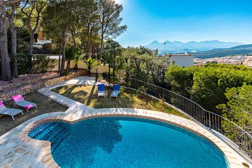Altea Marina Magnifique et confortable villa à Altea, Costa Blanca, Espagne, avec piscine privée pour 6 personnes. La maison est située dans un quartier résidentiel côtier et vallonné, à 2 km de la plage de La Olla....