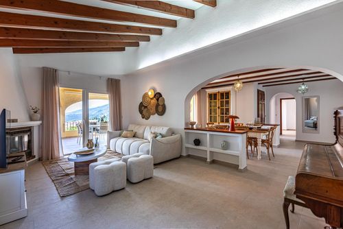 Altea Marina Maravillosa y cómoda villa en Altea, Costa Blanca, España, con piscina privada para 6 personas. La casa se encuentra en una zona residencial costera y montañosa, a 2 km de la playa de La Olla....