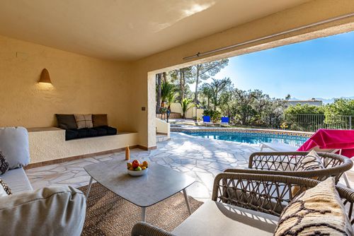 Altea Marina Wonderful and comfortable villa in Altea, Costa Blanca, Spain with private pool for 6 persons. The house is situated in a coastal, hilly and residential area and is 2 km from La Olla beach....