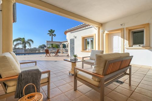 Luz de Mar 6 pax Maravillosa y encantadora villa en Jávea, Costa Blanca, España, con piscina privada para 6 personas. La casa está situada en una zona residencial de playa y a 2 km de la playa....