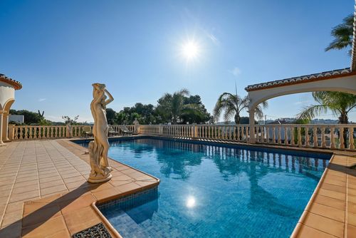 Luz de Mar 6 pax Magnifique et charmante villa avec piscine privée à Javea, Costa Blanca, Espagne pour 6 personnes. La maison est située dans une zone résidentielle de plage et se trouve à 2 km de la plage....