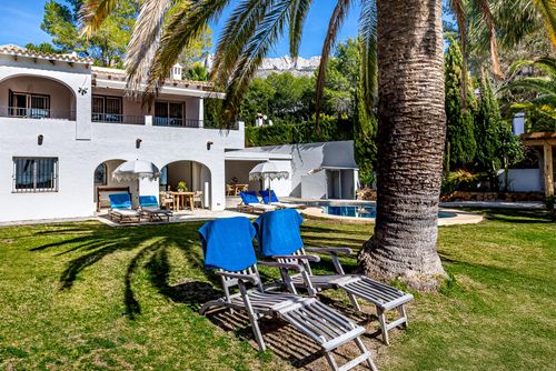 BEAU MIRAGE ALTEA Wonderful and comfortable holiday house in Altea, Costa Blanca, Spain with private pool for 6 persons. The house is situated in a coastal, hilly, wooded and residential area, and is 3 km from Playa de la Olla beach....