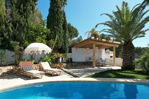 Beau Mirage Altea Wunderschönes und komfortables Ferienhaus mit privatem Pool in Altea, Costa Blanca, Spanien, für 10 Personen. Das Haus befindet sich in einem küstennahen, hügeligen, bewaldeten Wohngebiet und ist 3 km vom Playa de la Olla Strand entfernt....