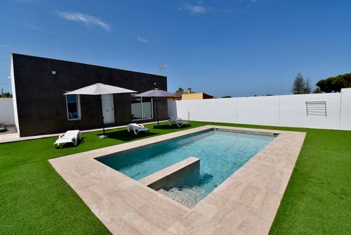 A Contracorriente Moderne und komfortable Villa mit privatem Pool in Chiclana de la Frontera, Costa de la Luz, Spanien für 6 Personen. Das Haus befindet sich in einer ländlichen Strandgegend....