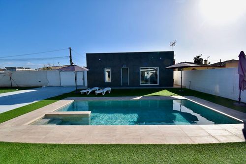 A Contracorriente Modern and comfortable villa with a private pool in Chiclana de la Frontera, Costa de la Luz, Spain for 6 persons. The house is situated in a rural beach area....