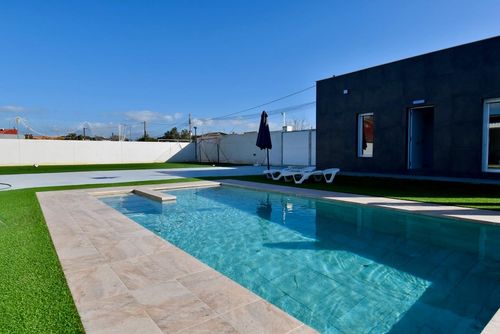 A Contracorriente Modern and comfortable villa with a private pool in Chiclana de la Frontera, Costa de la Luz, Spain for 6 persons. The house is situated in a rural beach area....