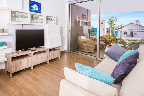 Jardines del Mar Geweldig en comfortabel appartement met gemeenschappelijk zwembad in Jávea, Costa Blanca, Spanje voor 6 personen. Het appartement is gelegen in een residentiële strandzone, op 1 km van La Grava, Jávea strand en op 1 km van Mediterráneo, Jávea....