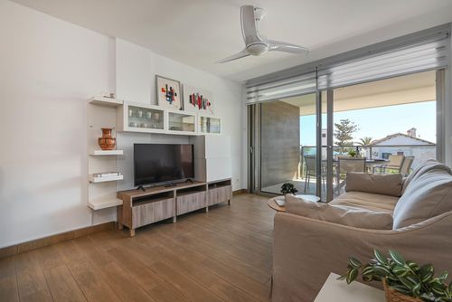 Jardines del Mar Maravilloso y confortable apartamento con piscina comunitaria en Jávea, Costa Blanca, España para 6 personas. El apartamento está situado en una zona residencial de playa, a 1 km de la playa La Grava, Jávea y a 1 km del Mediterráneo, Jávea....
