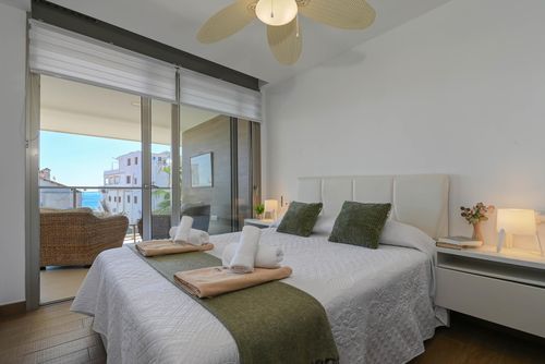 Jardines del Mar Wunderbare und komfortable Wohnung mit Gemeinschaftspool in Jávea, Costa Blanca, Spanien für 6 Personen. Die Wohnung befindet sich in einer Wohngegend am Strand, 1 km vom Strand La Grava, Jávea, und 1 km vom Mediterráneo, Jávea, entfernt....