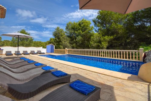 Anngo Dos 8 pax Modern and comfortable villa in Xàbia, Costa Blanca, Spain with private pool for 8 persons. The house is situated in a wooded and residential beach area, close to supermarkets and 4 km from La Granadella, Xàbia beach....