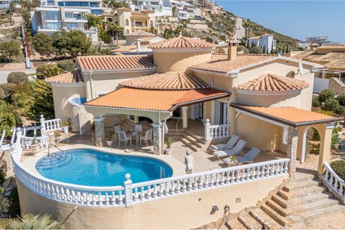 Vista Azul by Solidays Schöne und komfortable Villa in Benitachell - Neu Stadt von Benitatxell, Costa Blanca, Spanien für 6 Personen. Das Haus liegt in einem hügeligen Strandgebiet und ist 2 km vom Strand Cala Moraig entfernt....