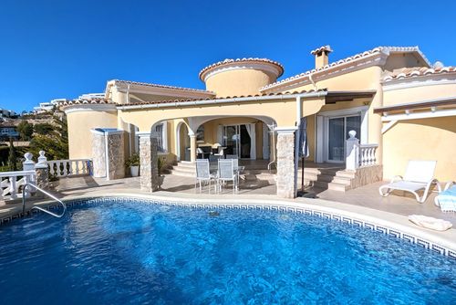 Vista Azul by Solidays Schöne und komfortable Villa in Benitachell - Neu Stadt von Benitatxell, Costa Blanca, Spanien für 6 Personen. Das Haus liegt in einem hügeligen Strandgebiet und ist 2 km vom Strand Cala Moraig entfernt....