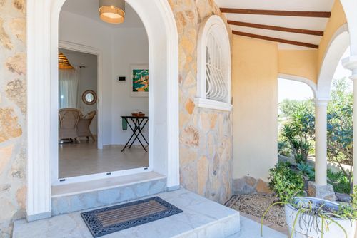 Vista Azul by Solidays Mooie en comfortabele villa in Benitachell, Costa Blanca, Spanje voor 4 personen. Het huis is gelegen in een heuvelachtig strandgebied en ligt op 2 km van Cala Moraig strand....