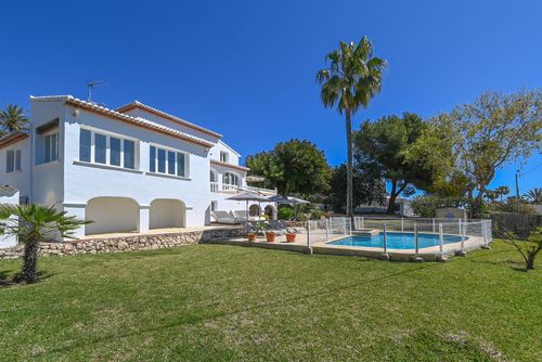 Les Carrasquetes 10 pax Grote en mooie villa in Javea, Costa Blanca, Spanje met privézwembad voor 10 personen. Het huis is gelegen in een kust-, bosrijk en residentieel gebied en dicht bij restaurants en bars....