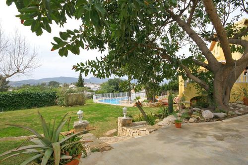 Les Carrasquetes 10 pax Large and nice villa in Xàbia, Costa Blanca, Spain with private pool for 10 persons. The house is situated in a coastal, wooded and residential area and close to restaurants and bars....