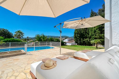 Les Carrasquetes 10 pax Large and nice villa in Javea, Costa Blanca, Spain with private pool for 10 persons. The house is situated in a coastal, wooded, and residential area and close to restaurants and bars....