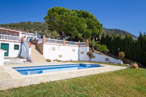 Bonita casa con vista al mar y piscina privada AX-15F Feriehus med privat basseng i Frigiliana, Costa del Sol, Spania for 6 personer. Huset ligger i et landlig, skogkledd og fjellrikt område....