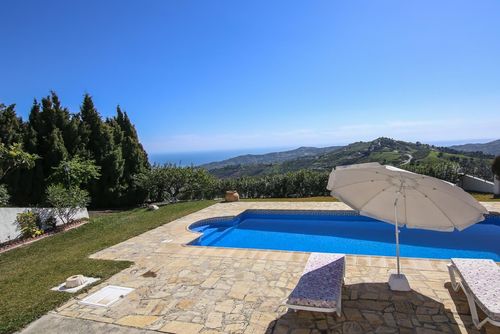 Bonita casa con vista al mar y piscina privada AX-15F Feriehus med privat pool i Frigiliana, Costa del Sol, Spanien for 6 personer. Huset ligger i et landligt, skovklædt og bjergrigt område....