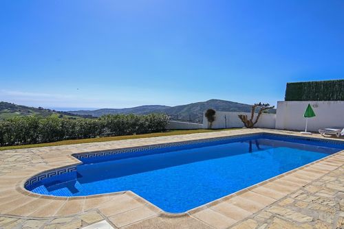 Bonita casa con vista al mar y piscina privada AX-15F Feriehus med privat pool i Frigiliana, Costa del Sol, Spanien for 6 personer. Huset ligger i et landligt, skovklædt og bjergrigt område....