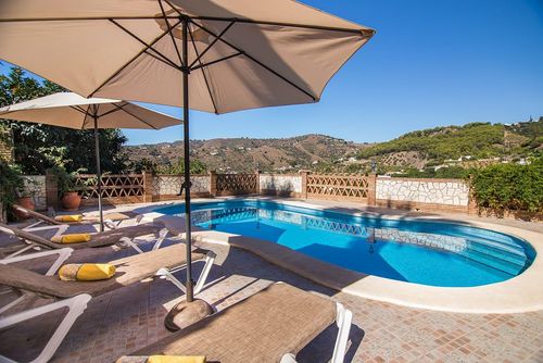 Maravillosa villa con piscina privada AX-38F Villa en Frigiliana, Costa del Sol, España, con piscina privada para 6 personas. La casa está situada en una zona rural, boscosa y montañosa....