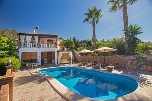 Maravillosa villa con piscina privada AX-38F Villa en Frigiliana, Costa del Sol, España, con piscina privada para 6 personas. La casa está situada en una zona rural, boscosa y montañosa....