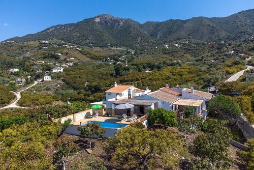 Bonita casa rural con piscina privada AX-48F Holiday house in Frigiliana, Costa del Sol, Spain with private pool for 5 persons. The house is situated in a rural, wooded and mountainous area....
