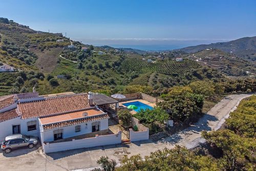 Bonita casa rural con piscina privada AX-48F Casa de vacaciones en Frigiliana, Costa del Sol, España, con piscina privada para 5 personas. La casa se encuentra en una zona rural, boscosa y montañosa....