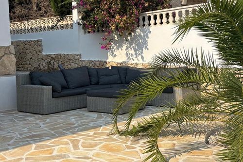 Casa Viva la Vida Wunderschöne und komfortable Villa mit privatem Pool in Moraira, Costa Blanca, Spanien für 6 Personen. Das Haus befindet sich in einer Küsten- und Wohngegend und ist 3 km vom Strand entfernt....