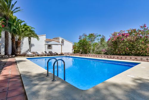 Las Buganvillas Large and nice villa with private pool in Jávea, Costa Blanca, Spain for 10 persons. The house is situated in a residential beach area and at 3 km from El Arenal, Jávea beach....