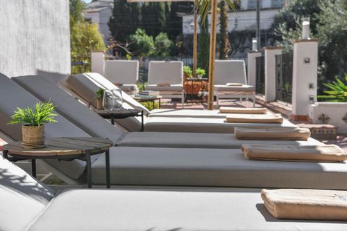 Las Buganvillas Large and nice villa with private pool in Jávea, Costa Blanca, Spain for 10 persons. The house is situated in a residential beach area and at 3 km from El Arenal, Jávea beach....