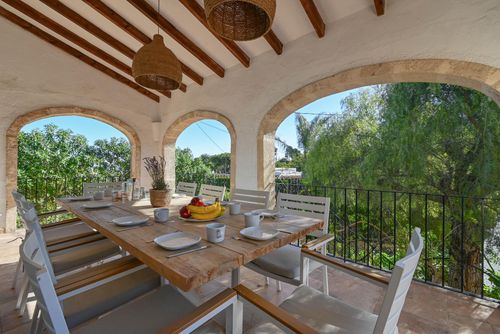 Las Buganvillas Große und schöne Villa mit privatem Pool in Jávea, Costa Blanca, Spanien für 10 Personen. Das Haus befindet sich in einer Wohngegend am Strand und 3 km vom Strand El Arenal, Jávea entfernt....