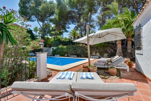 Las Buganvillas 6 pax Large and pleasant villa with private pool in Jávea, Costa Blanca, Spain for 6 persons. The house is situated in a residential beach area and 3 km from El Arenal, Jávea beach....
