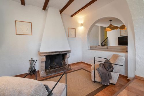 Las Buganvillas 6 pax Large and pleasant villa with private pool in Jávea, Costa Blanca, Spain for 6 persons. The house is situated in a residential beach area and 3 km from El Arenal, Jávea beach....