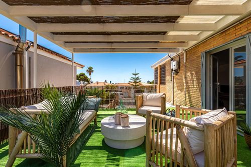 Barrina Maravillosa y encantadora villa en Benidorm, Costa Blanca, España, con piscina privada para 10 personas. La casa está situada en una zona costera, montañosa y urbana, cerca de supermercados, a 3 km de Benidorm, Finestrat, la playa de La Vila Joiosa, y a 3 km de La Nucia, Benidorm....